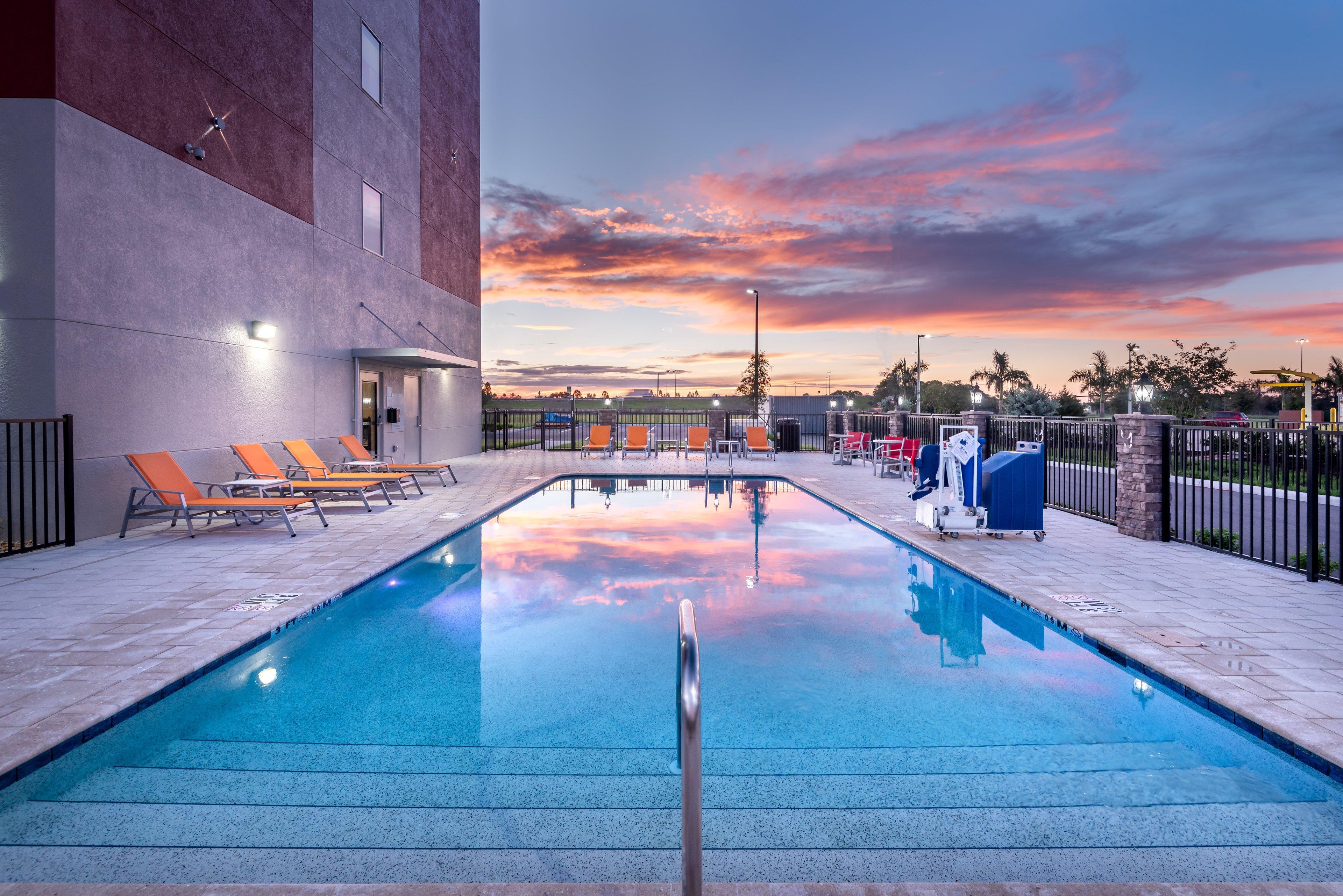 Holiday Inn Express & Suites - Punta Gorda By Ihg Exterior photo